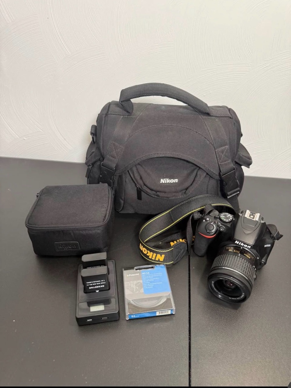 Nikon D3500 24.2MP with 18-55mm VR lens kit LOW SHUTTER COUNT